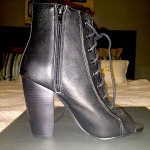 Ankle Tie Leather Boots Gray SAKS Fifth Avenue Size 7